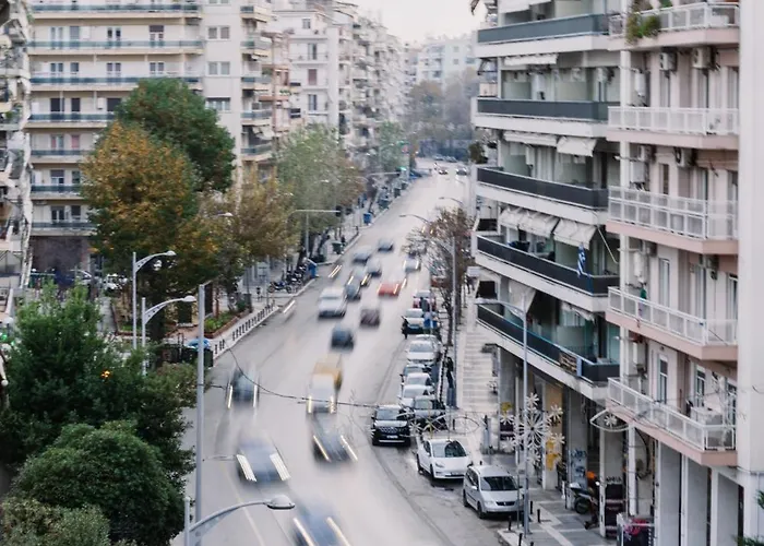 King George By Binobi! Salonic